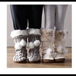 NWOT RH Baby & Child Knit & Luxe Faux Fur Slippers